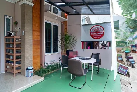 RedDoorz Syariah Near Kota Cinema Mall Jatiasih Отели в г. Jatiasih