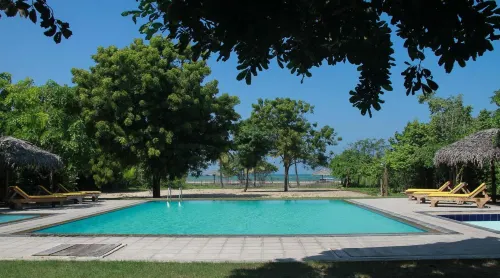 Giman Free Beach Resort