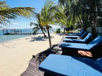 Coral Cove Inn - Beach