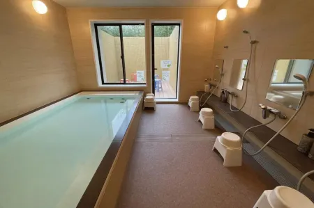 J-Hoppers Lake Biwa Guesthouse Отели рядом с достопримечательностью «Shozuiji Temple»