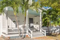 Mesa House, Uno-Perfect Location