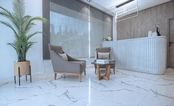 Knightsbridge Hotel & Suites