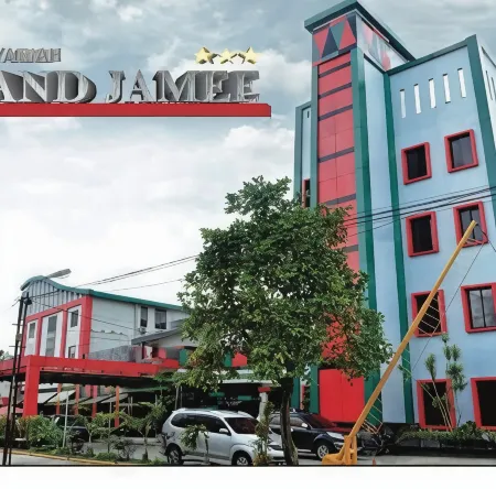 Hotel Syariah Grand Jamee Отели в г. Sei Sikambing B