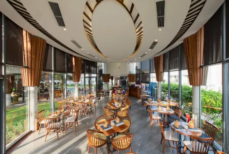 Sala Tuy Hoa Beach Hotel Отели в г. Туихоа