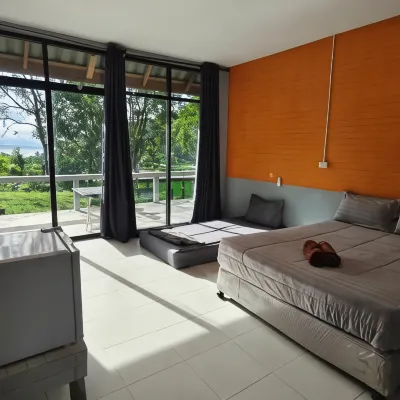 Banhalawee Hotels near Loh Jak Beach