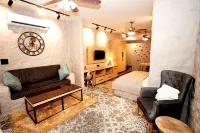 Spatii by the Ganges