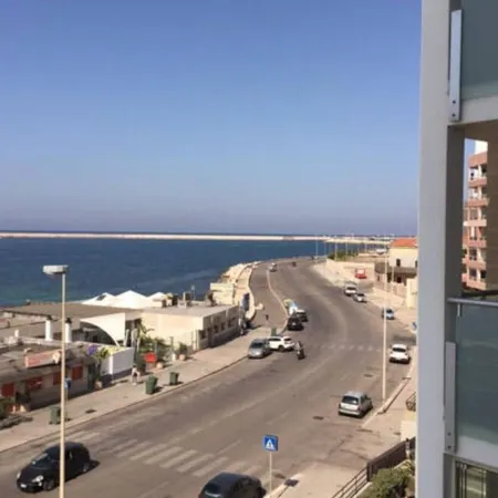 Rosé 60-terrace by the sea