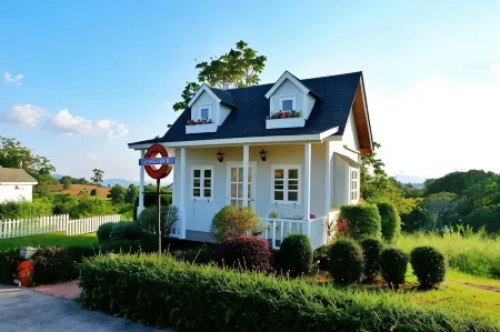 Montana Cotswolds Resort Отели рядом с достопримечательностью «Wat Khao Phaeng Ma»