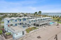 Blue Wave Inn Hotels near Rockport Gallery