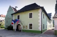Rožmberský dvůr فنادق في 