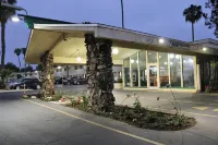 Valli Hi Motel Hotels near Express Factory Outlet