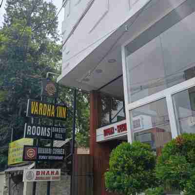 Hotel Vardha Inn Hotel Exterior