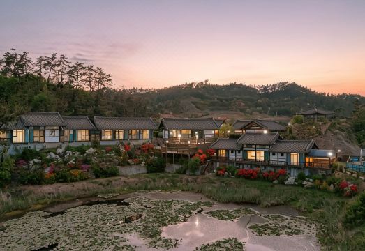 별궁 펜션의 모던한 인테리어