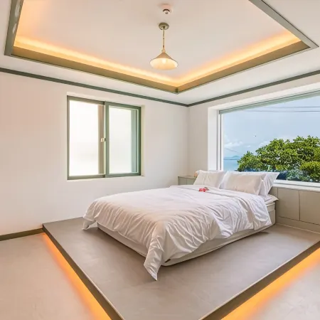 Yeosu Baekya Stay Отели рядом с достопримечательностью «Поле для гольфа The Ocean»