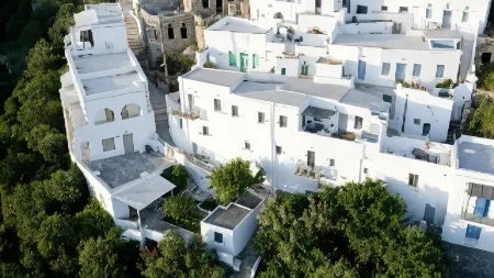 Living Theros Luxury Suites