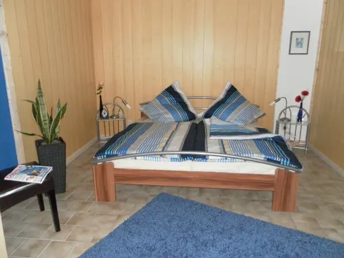 large comfortable house for 2 to 6 people, directly on the Moselle, with WiFi