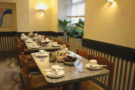 Howard Winchester Hotel