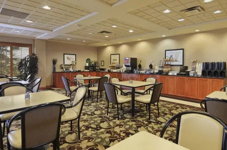 Wingate by Wyndham Edmonton West Отели в г. Эдмонтон