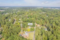 Classic City Apartment w/ Firepit 웨스트사이드 플라자 쇼핑센터 주변 호텔