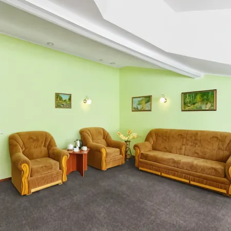 Балтхаус Отели рядом с достопримечательностью «Церковь Успенья Богородицы с Пароменья»