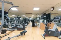 Howard Johnson by Wyndham Bur Dubai - Gym