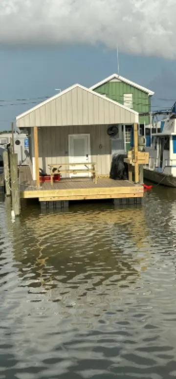 Blue crab house boat,Wi-Fi,Ice machine,sleeps 8,perfect place to fish