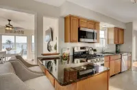 Breathtaking Views, Heated Pool on the Metedeconk River! Hotels in Brick