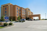 Hampton Inn Hays-North of I-70 - parking