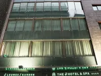 The J Hotel & Spa โรงแรมใกล้สวนสนุกเบรุตลูนาพาร์ค