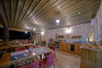 Taru Cave Suites - breakfast