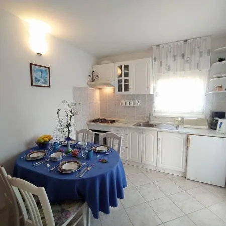 Apartment in Vinisce 100m from the Sea