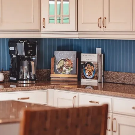 Cozy Getaway: Dogs Stay Free, Fenced Yard, Private Fishing Pond
