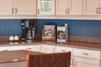 Private 5 Acres w. Pond, Hot Tub, Pet Friendly