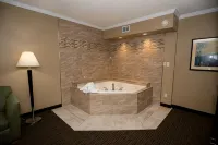 Best Western Plus Plattsburgh - Hot Tub