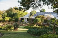 Mo & Rose's Nature Retreat - parking