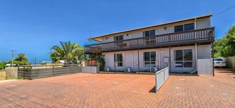 Sunrises Kalbarri, entire large family home