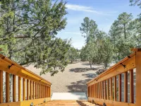 Charming 2-bedroom Cabin with WiFi, Wood Stove and AC in serene Heber-Overgaard! Ξενοδοχεία στην πόλη Heber