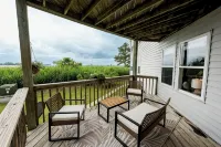 Soundside Sunset Inn - Sound Front Condo with Pool.