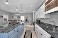 Modern Farmhouse 4 Bedroom Home Away From Home