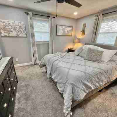Charming 3-bedroom house with WiFi, AC in lovely Green Bay- close to Lambeau Rooms