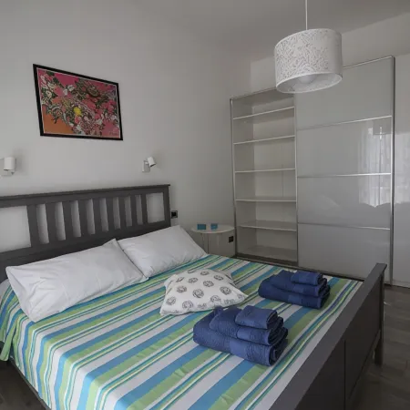 Ostia-apartment 50 mt from the beach, near historic center-sea view