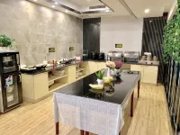 Qingmu Hotel (Zhenjiang Danyang Houxiang Central Street)