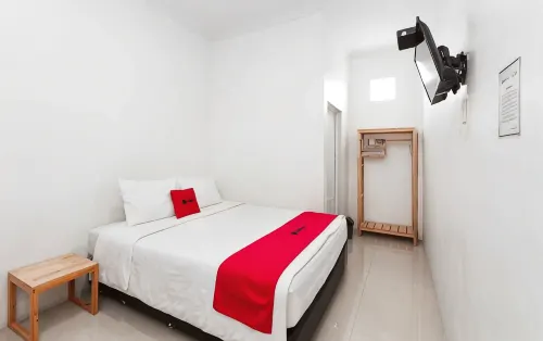 RedDoorz Syariah Near Rsud Zainoel Abidin Banda Aceh