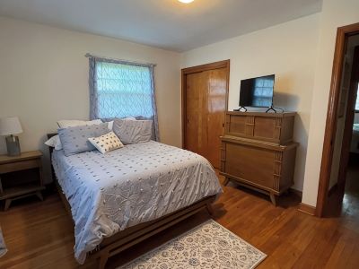 Remodeled 3 Bedroom 1 & 1/2 bath on Veterans Pkwy Jeffersonville close to I-65.