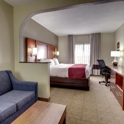 Comfort Suites University - Research Park Hotel dekat Coliseum Bojangles