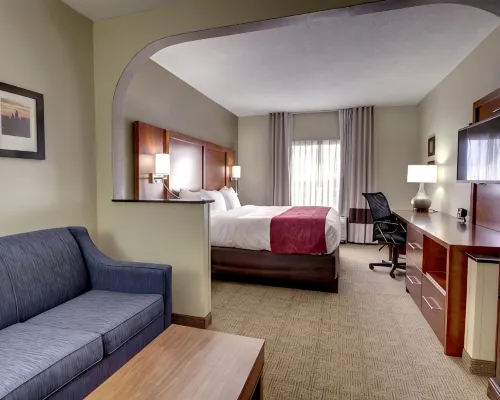 Comfort Suites University - Research Park - parkir