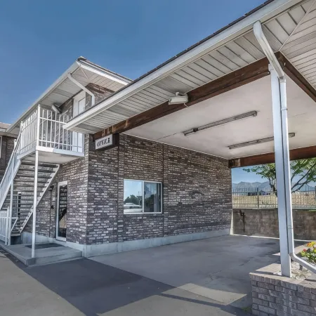 Ameri-Stay Inn & Suites