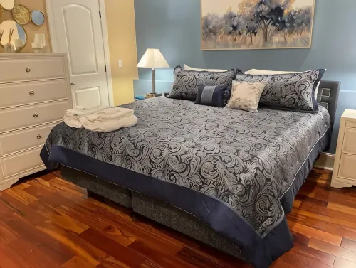 Luxurious and Upscale 2 Bedroom Home Apartment with Huge Office
