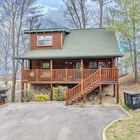 Cozy Smoky Mountain Cabin Retreat - close to all Major Attractions