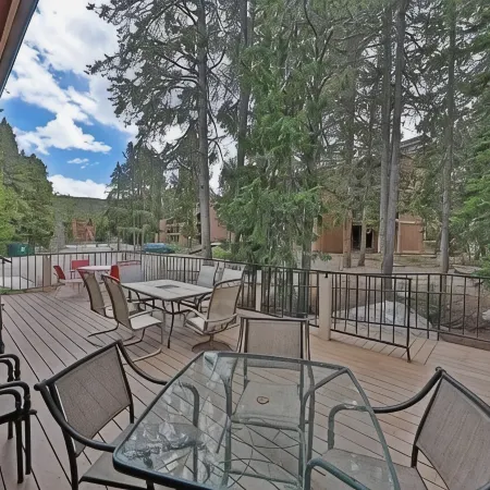 Walk to Downtown Winter Park! 2Br 2BA Pool, 3 Hot Tubs, Free Shuttle, Sleeps 6